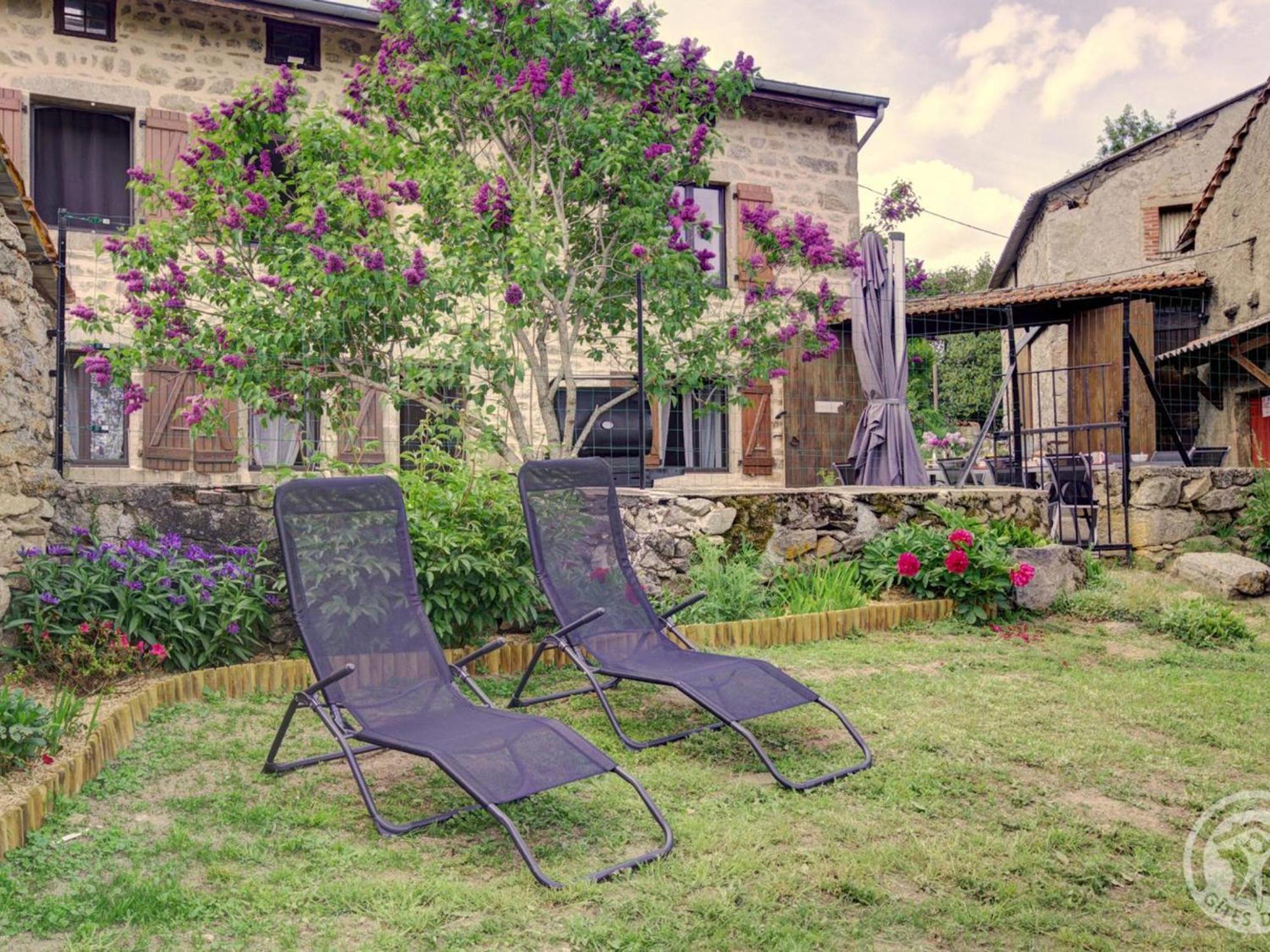 Gite De Charme Avec Jardin Et Wifi A Chalmazel-Jeansagniere - Fr-1-496-249 Exteriér fotografie